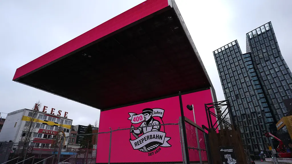 Vor-400-Jahren-war-der-Hamburger-Berg-noch-gruene-Wiese-spaeter-entwickelte-sie-sich-zur-beruehmt-beruechtigten-Amuesiermeile