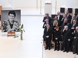 Trauerstaatsakt im Bundestag : Politik würdigt verstorbene "Ausnahmepolitikerin" Rita Süssmuth