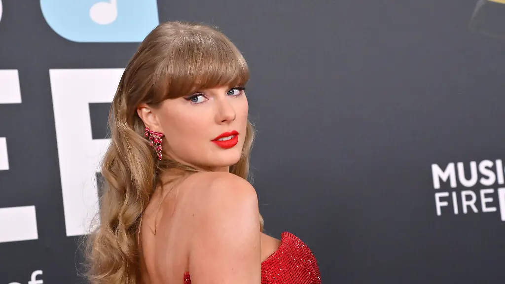 Taylor-Swift-arrives-for-the-67th-Annual-Grammy-Awards-at-Crypto-com-Arena-in-Los-Angeles-on-February-2-2025-The-awards-ceremony-will-honor-the-best-recordings-compositions-and-artists-from-September-16-2023-to-August-30-2024-as-chosen-by-the-members-of-the-Recording-Academy
