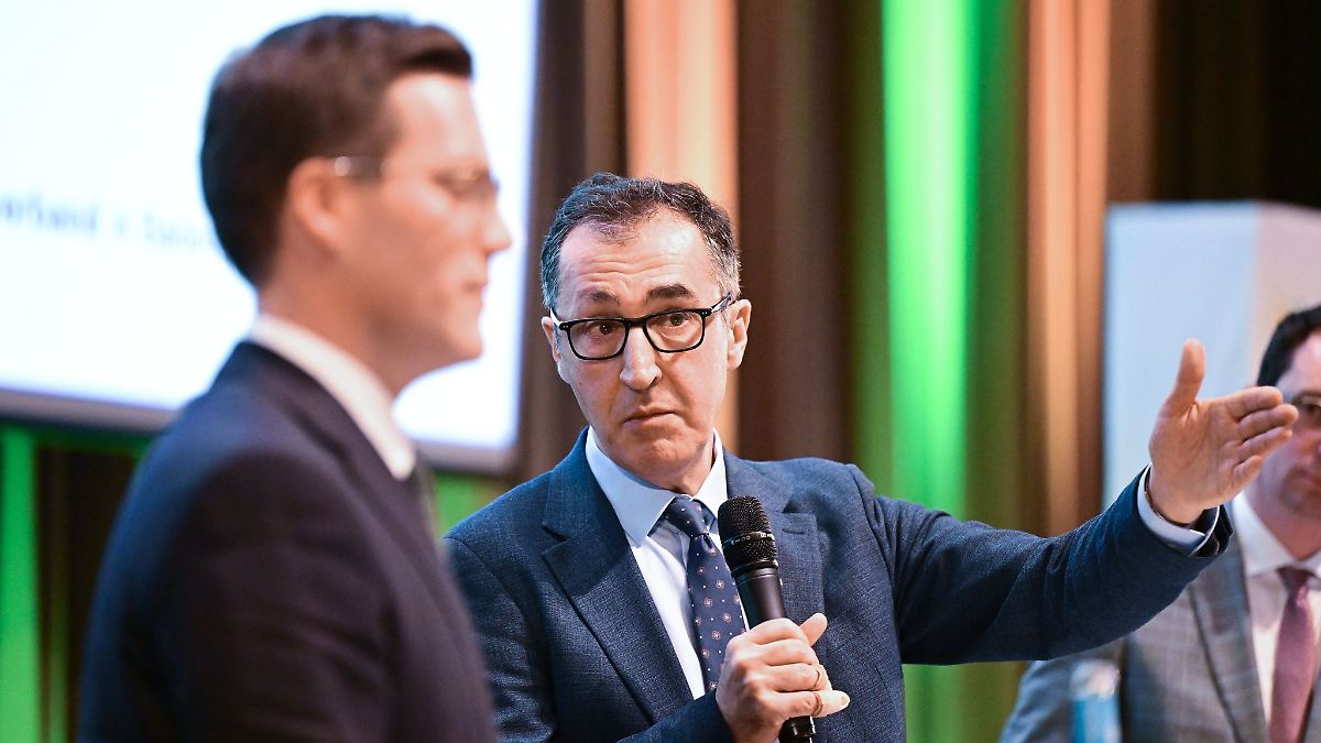 Özdemir nimmt Hagel wegen Spruch über Schülerin in Schutz