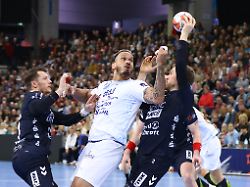 Auch Kiel gewinnt: Todesfall überschattet Flensburg-Sieg im Handball-Fernduell