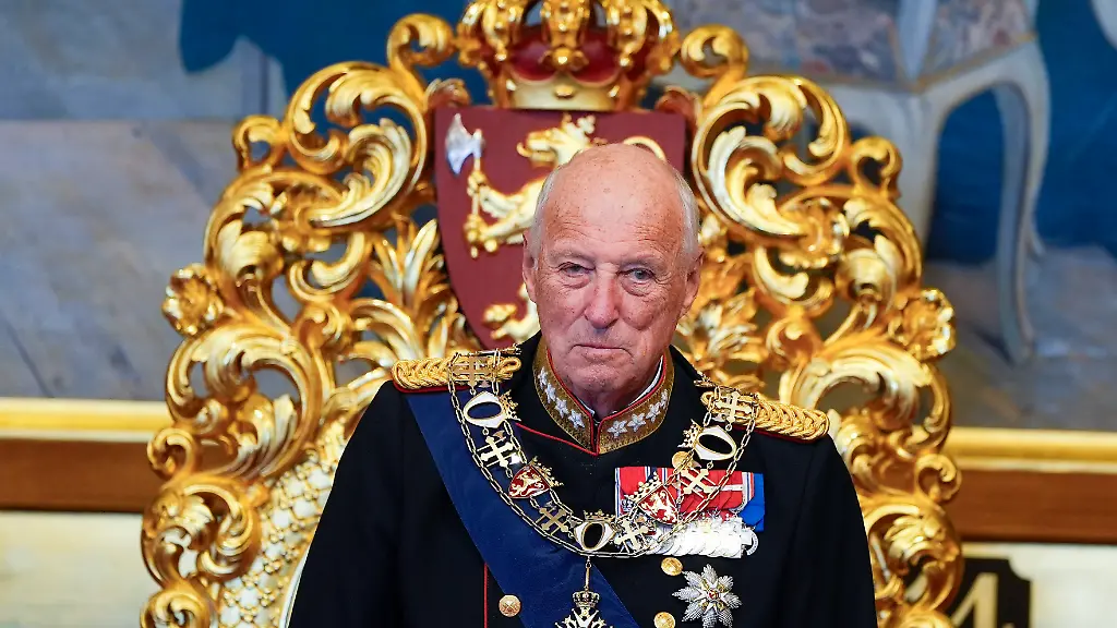 Apning-av-stortinget-Oslo-20251011-Kong-Harald-under-apningen-av-det-170-Storting-Foto-Terje-Pedersen-NTB-St-Olavs-Orden-Storkorskjede-med-krasjan-Oslo-Norge-PX9ihkJGJpQ-EDITORIAL-USE-ONLY-Ref-PX9ihkJGJpQ-jpg-Opening-of-the-Storting-Oslo-20251011-King-Harald-during-the-opening-of-the-170th-Storting-Photo-Terje-Pedersen-NTB-Order-of-St