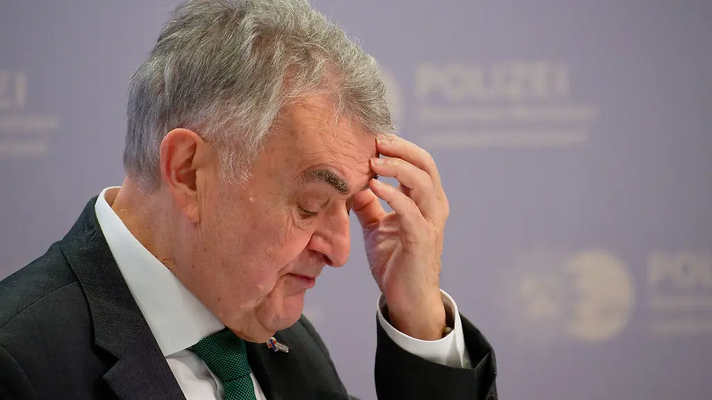 Neue-Formen-linksextremistisch-motivierter-Gewalt-besorgen-den-nordrhein-westfaelischen-Innenminister-Herbert-Reul