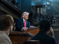 Giftig-disziplinierte Rekordrede: Drohender Machtverlust verändert Trumps Ton