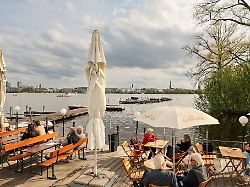 Hamburg & Schleswig-Holstein: Bis zu 16 Grad im Norden – Wind und Regen bleiben Begleiter