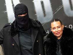 Ärzte legen Veto ein: Haftbefehl muss nach Nasen-OP Auftritt absagen