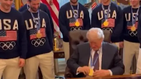 Trump_eishockey