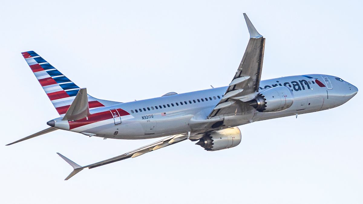 American-Airlines-Maschine hat nach Flug Einschussloch