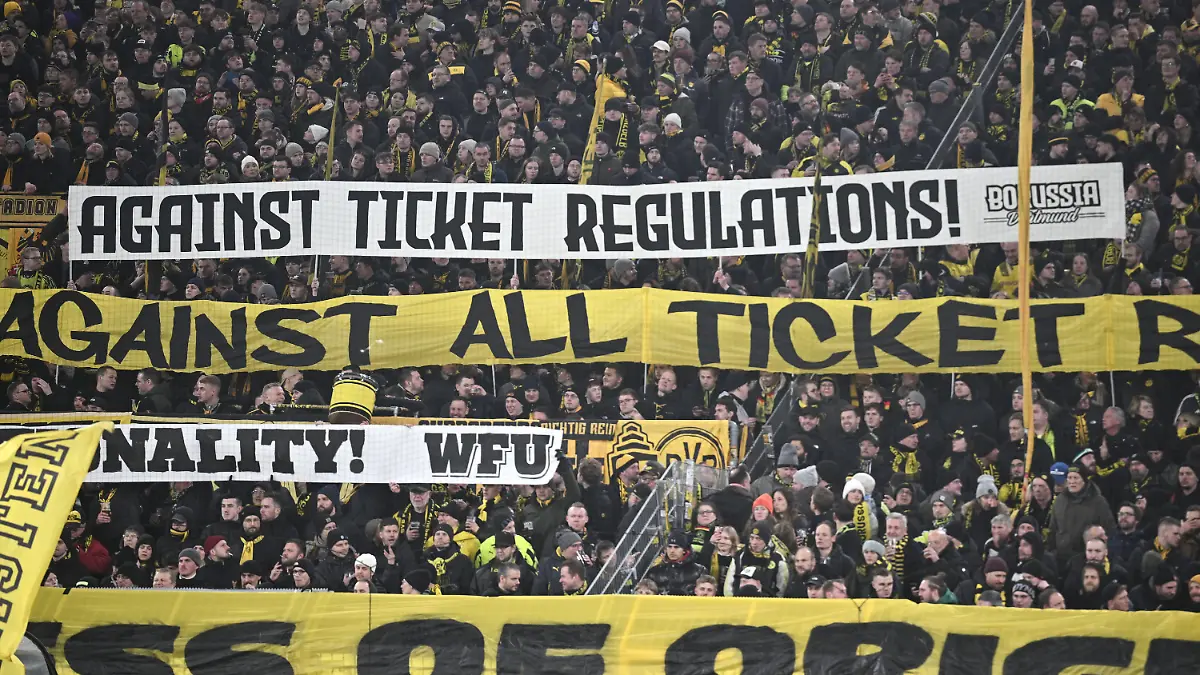 17-02-2026-Nordrhein-Westfalen-Dortmund-Fussball-Champions-League-Borussia-Dortmund-Atalanta-Bergamo-K-o-Runde-Zwischenrunde-Hinspiele-Signal-Iduna-Park-Dortmunds-Fans-protestieren-gegen-den-Ausschluss-von-Teilen-der-BVB-Fans-beim-Champions-League-Auswaertsspiel-bei-Atalanta-Bergamo