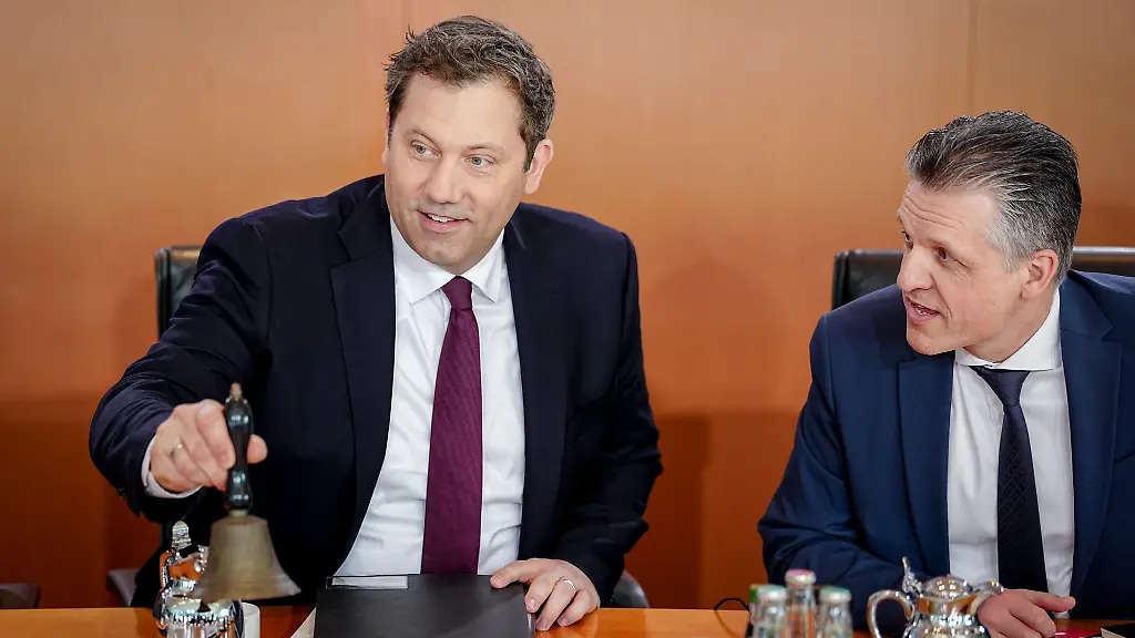 Vizekanzler-Klingbeil-leitete-die-Kabinettssitzung-und-war-auch-an-der-Erarbeitung-des-Aktionsplans-gegen-Organisierte-Kriminalitaet-beteiligt