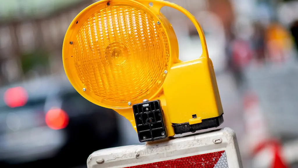 Die-Strasse-bleibt-bis-auf-weiteres-zwischen-den-Ortschaften-gesperrt