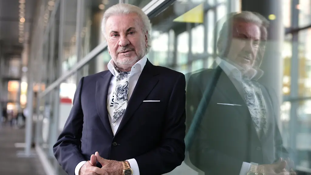 Der-deutsche-Unternehmer-Wilhelm-Friedrich-Willi-Weber-aufgenommen-am-22-10-2021-auf-der-Buchmesse-in-Frankfurt-am-Main