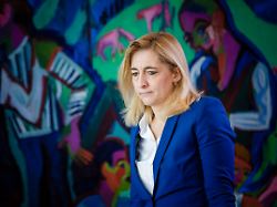 Nach Absage auf CDU-Parteitag: Warken zeigt sich "sehr offen" für Zuckersteuer