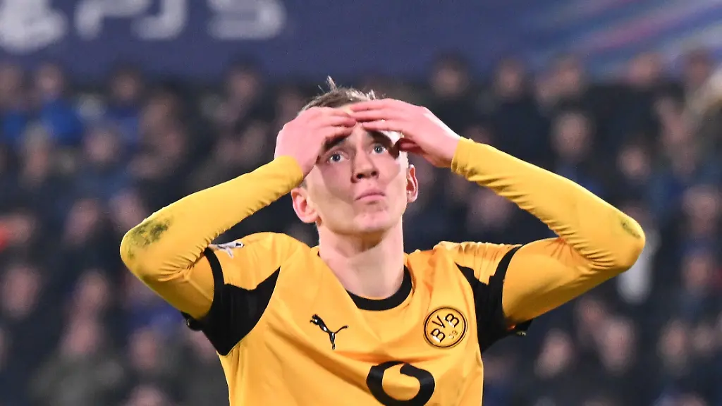 Fussball-Maenner-Champions-League-K-O-Runde-Zwischenrunde-Rueckspiele-Atalanta-Bergamo-Borussia-Dortmund-New-Balance-Arena-Maximilian-Beier-Borussia-Dortmund-reagiert-waehrend-der-Partie