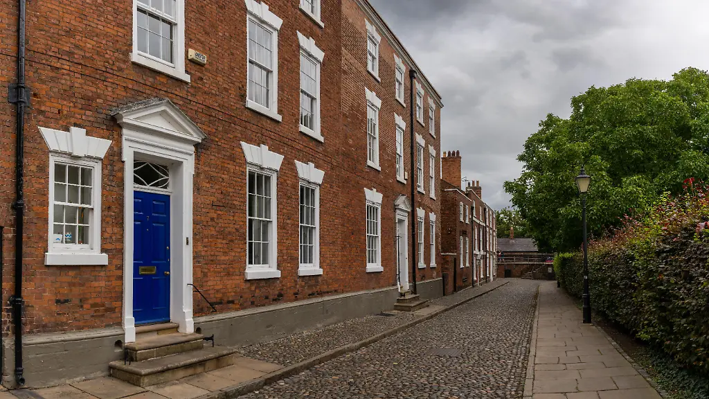 Chester-United-Kingdom-26-August-2022-red-brick-buildings-with-colorful-doors-in-typical-English-fashion-in-the-historic-city-center-of-Chester