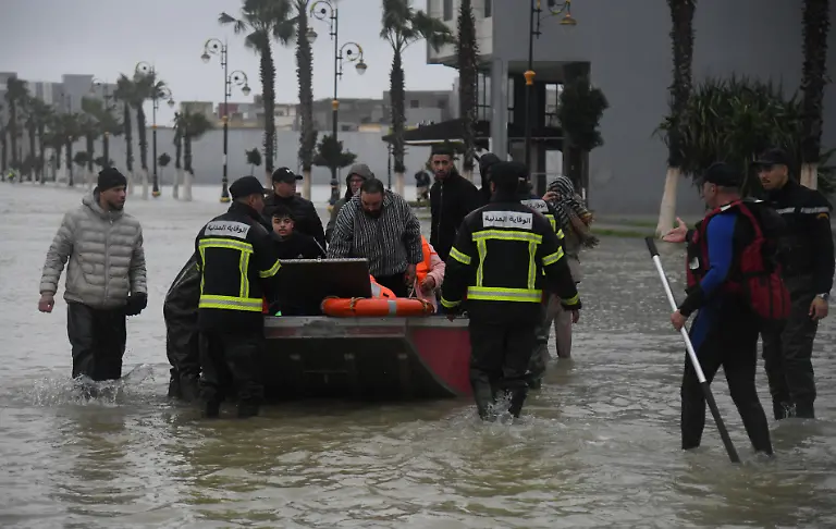 KSAR-EL-KEBIR-MOROCCO-JANUARY-30-Search-and-rescue-operations-continue-after-heavy-rainfall-and-rising-water-levels-in-the-Loukkos-River-has-negatively-affected-daily-life-in-the-city-of-Ksar-El-Kebir-Morocco-on-January-30-2026