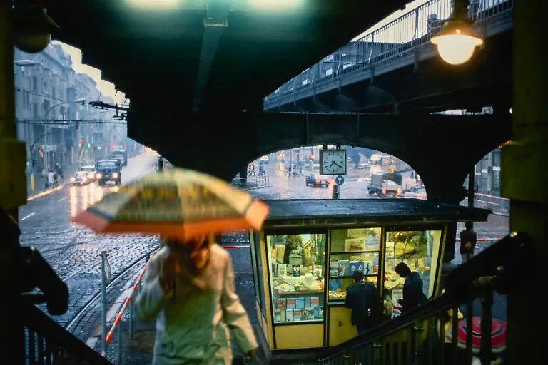 NUR-FUeR-AUSSTELLUNG-Schoenhauser-Allee-Dimitroffstrasse-Prenzlauer-Berg-Berlin-DDR-1984