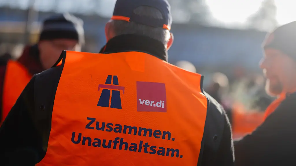 20-01-2026-Nordrhein-Westfalen-Gelsenkirchen-Beschaeftigte-der-Autobahn-GmbH-des-Bundes-sowie-des-Landesbetriebes-Strassenbau-Nordrhein-Westfalen-demonstrieren-im-Rahmen-des-bundesweiten-Branchenstreiktags-Strasse-auf-dem-Bahnhofhofsvorplatz-Viele-Tunnel-in-Nordrhein-Westfalen-werden-heute-bestreikt