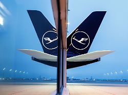 Pilotenstreiks verhageln Bilanz: Lufthansa muss um die Dax-Rückkehr bangen