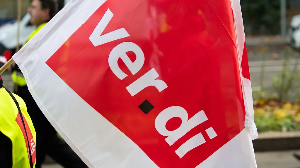 Die-Gewerkschaft-Verdi-hat-in-Mecklenburg-Vorpommern-zu-Warnstreiks-im-OePNV-aufgerufen
