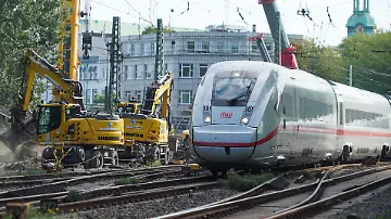 553072232