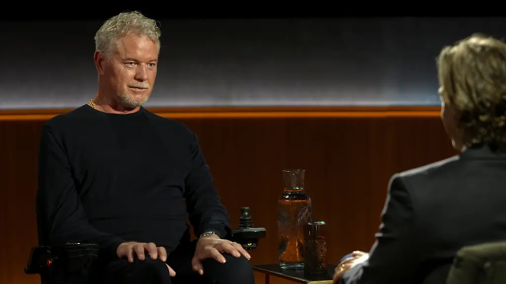 Dieses-von-Netflix-via-AP-veroeffentlichte-Foto-zeigt-die-Schauspieler-Eric-Dane-l-und-Brad-Falchuk-in-einer-Episode-von-Famous-Last-Words