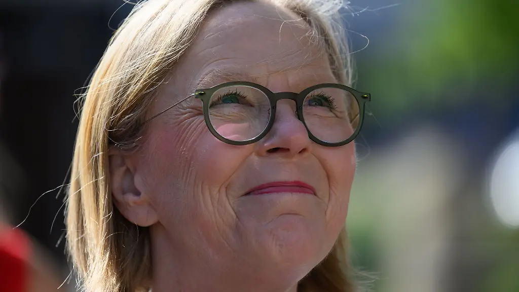 Sachsens-Infrastrukturministerin-Regina-Kraushaar-zeigt-sich-erleichtert-ueber-einen-Zwischenschritt-fuer-den-Neubau-der-Bahnstrecke-Dresden-Prag