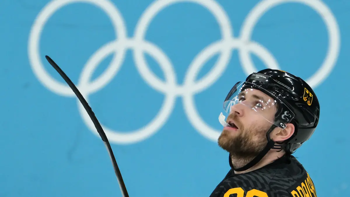 Olympia-Olympische-Winterspiele-Mailand-Cortina-2026-Eishockey-Olympia-Slowakei-Deutschland-Finalrunde-Viertelfinale-Leon-Draisaitl-Deutschland-an-den-olympischen-Ringen