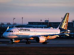 Notfallpläne werden überarbeitet: Nacht im Flieger: Feuerwehr hätte Passagiere herausholen können