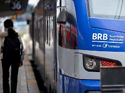 Bayern: Aufgeweichter Bahndamm abgerutscht – Busse statt Züge