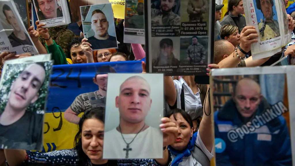 The-second-stage-of-the-largest-prisoner-of-war-exchange-between-Ukraine-and-Russia-1000-for-1000-takes-place-today-307-Ukrainian-servicemen-return-from-Russian-captivity-in-Chernihiv-region-Ukraine-on-May-24-2025-Relatives-of-Ukrainian-servicemen-who-are-in-Russian-captivity-or-listed-as-missing-in-action-show-their-portraits-to-soldiers-who-have-just-returned-from-Russian-captivity