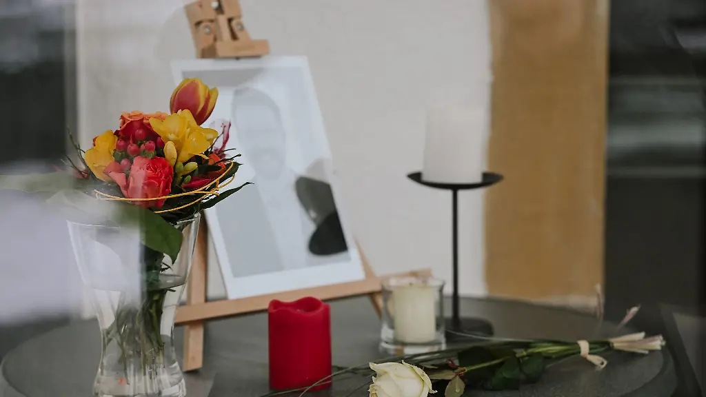 Kurz-nach-dem-Tod-seines-Buergermeisters-muss-die-trauernde-Stadt-nach-einem-Nachfolger-suchen