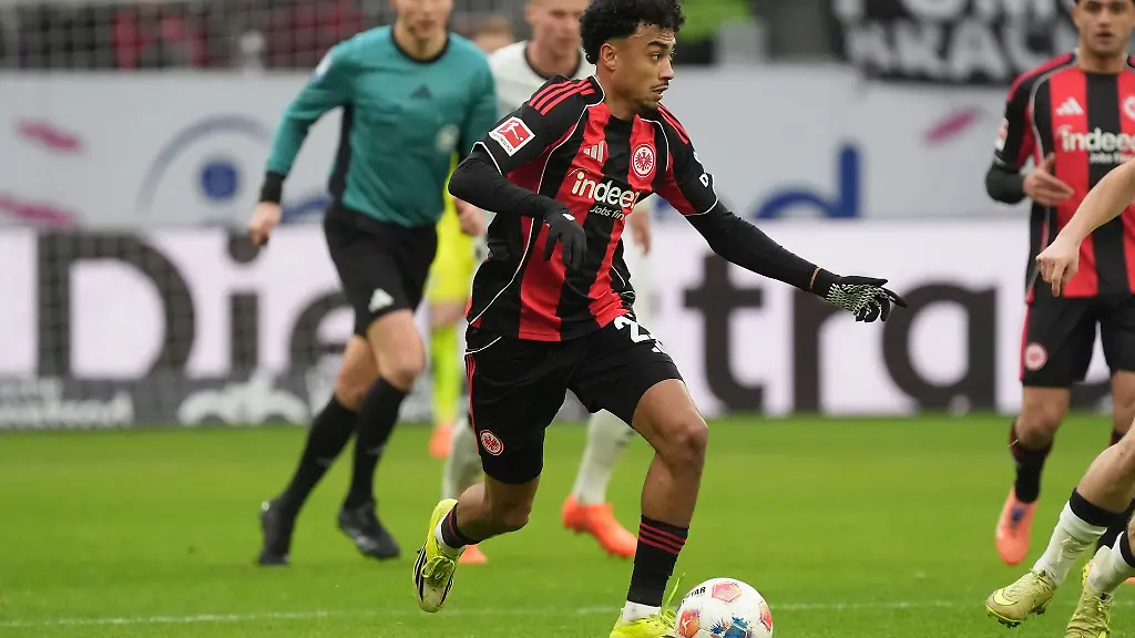 Nathaniel-Brown-geniesst-bei-Coach-Albert-Riera-hohes-Ansehen-Archivbild