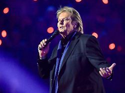 Mit 80 "Zeitlos" erfolgreich: Schlagerstar Howard Carpendale erreicht erstmals die Chartspitze