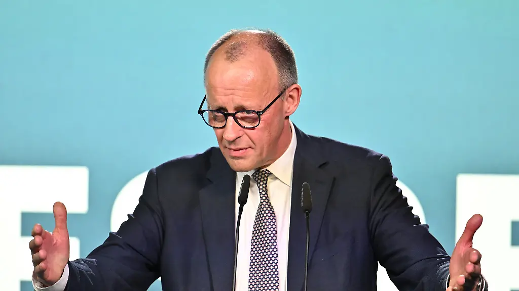 Bundeskanzler-Friedrich-Merz-CDU-spricht-bei-einer-Wahlkampfveranstaltung-in-der-Nordhessenhalle-Mit-dem-Auftritt-startet-der-CDU-Bundesvorsitzende-in-die-heisse-Phase-des-Kommunalwahlkampfs-vor-der-Wahl-am-15-03-2026-in-Hessen