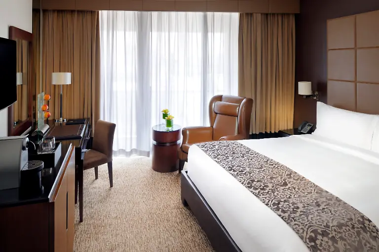 Address-Dubai-Mall-Club-Room