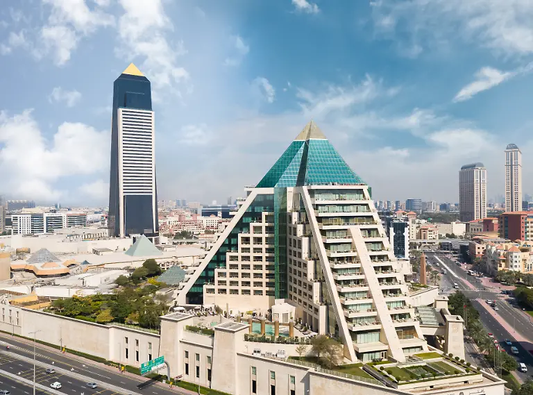 Raffles-Dubai-Exterior2-Gilbert-Belleza