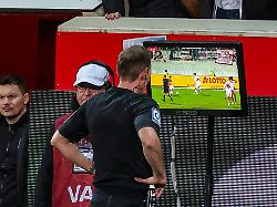 VAR darf künftig noch mehr: Regelwächter beschließen Änderungen für die Fußball-WM