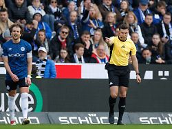 Kiel beendet schlimme Serie: Kurioser Hand-Elfer beschert Hannover 96 wichtige Punkte