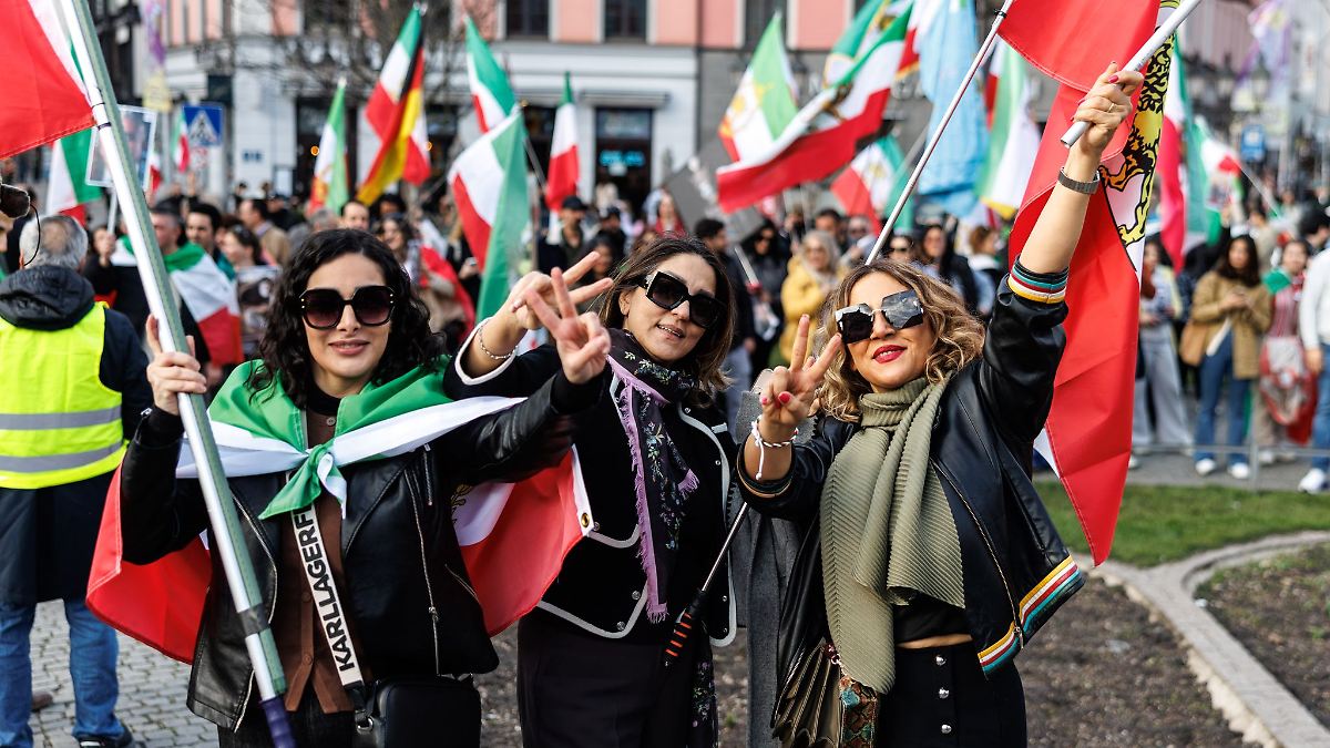 Angriffe auf Iran – Menschen demonstrieren in München