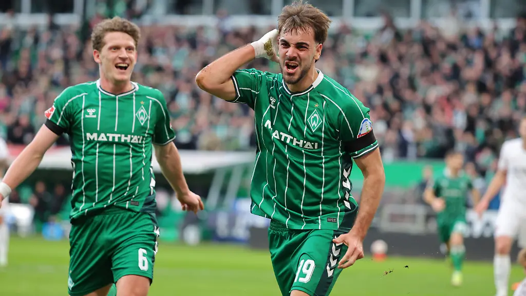 28-02-2026-Weserstadion-Bremen-GER-1-FBL-SV-Werder-Bremen-vs-1-FC-Heidenheim-1846-im-Bild-picture-shows-Torjubel-goal-celebration-Jubel-Torschuetze-Torschuetze-Jovan-Milosevic-SV-Werder-Bremen-19-jubelt-ueber-das-Tor-goal-zum-1-0-links-Jens-Stage-SV-Werder-Bremen-06-Foto-nordphoto-GmbH-Tauchnitz-DFB-REGULATIONS-PROHIBIT-ANY-USE-OF-PHOTOGRAPHS-AS-IMAGE-SEQUENCES-AND-OR-QUASI-VIDEO
