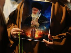 Angriffe sollen weitergehen: Trump verkündet Tod von Chamenei