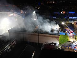 Baden-Württemberg: Sporthalle in Laudenbach brennt – 120 Einsatzkräfte vor Ort
