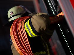 Baden-Württemberg: Technischer Defekt löst Dachstuhlbrand aus – Kind verletzt