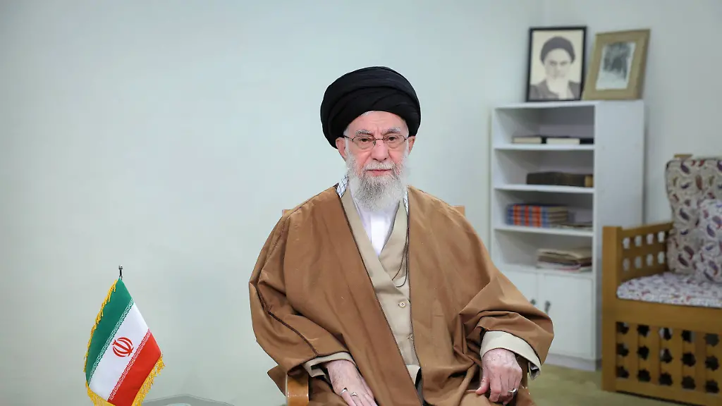 News-Bilder-des-Tages-March-20-2025-Tehran-Iran-Iran-s-Supreme-Leader-Ayatollah-ALI-KHAMENEI-addresses-the-nation-in-a-televised-speech-marking-the-Iranian-New-Year-Nowruz-in-Tehran