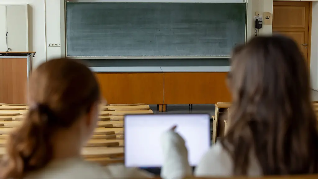 Die-durch-den-hessischen-Hochschulpakt-vorgegebenen-Sparzwaenge-haben-Folgen-auch-an-der-Justus-Liebig-Universitaet-in-Giessen