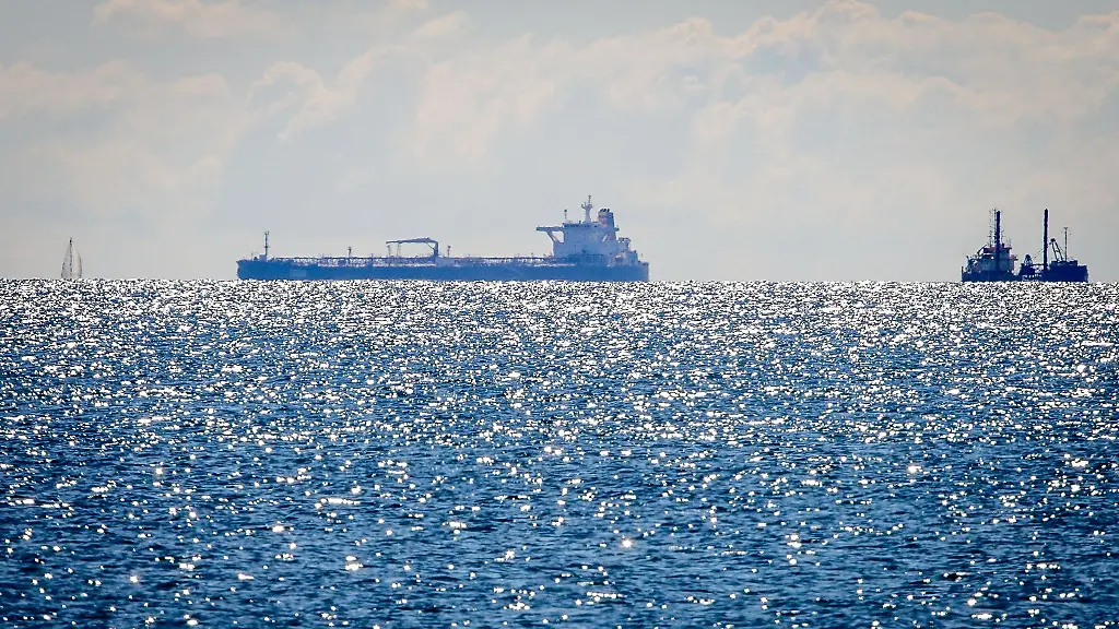 Immer-wieder-werden-in-Europa-Tanker-der-russischen-Schattenflotte-eingenommen