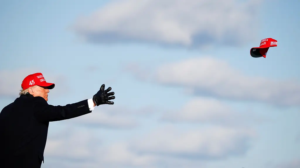 2020-11-02T201624Z-1914460128-RC28VJ911SET-RTRMADP-3-USA-ELECTION-TRUMP-1