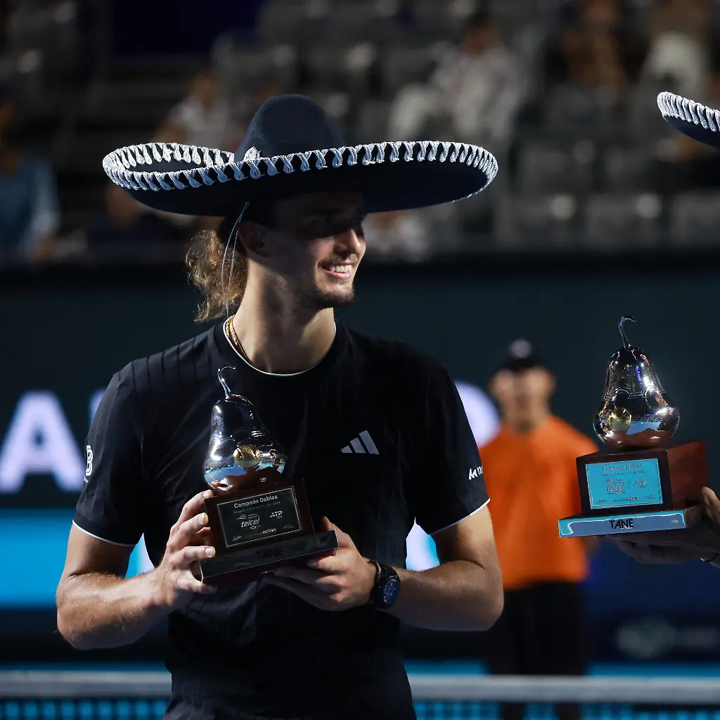 Tennis-ATP-500-Mexican-Open-Arena-GNP-Seguros-Acapulco-Mexico-February-28-2026-Germany-s-Alexander-Zverev-and-Brazil-s-Marcelo-Melo-celebrate-with-their-trophies-after-winning-the-doubles-final-against-Robert-Galloway-of-the-U-S