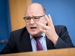 Gesetzgeber soll handeln: Arbeitgeberchef: ÖPVN-Streik ist Erpressungsversuch